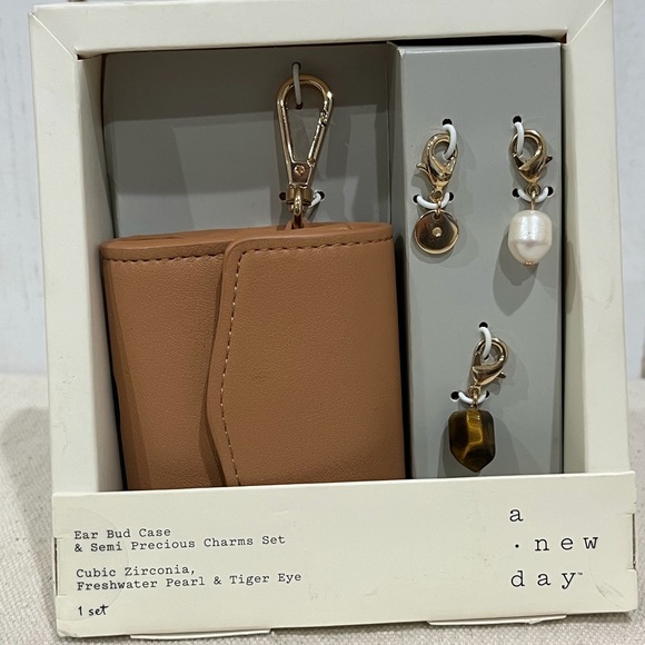 Clearance! ⚠️ NWT A New Day Caramel Ear Bud Case with Charm Set - Picture 5 of 9